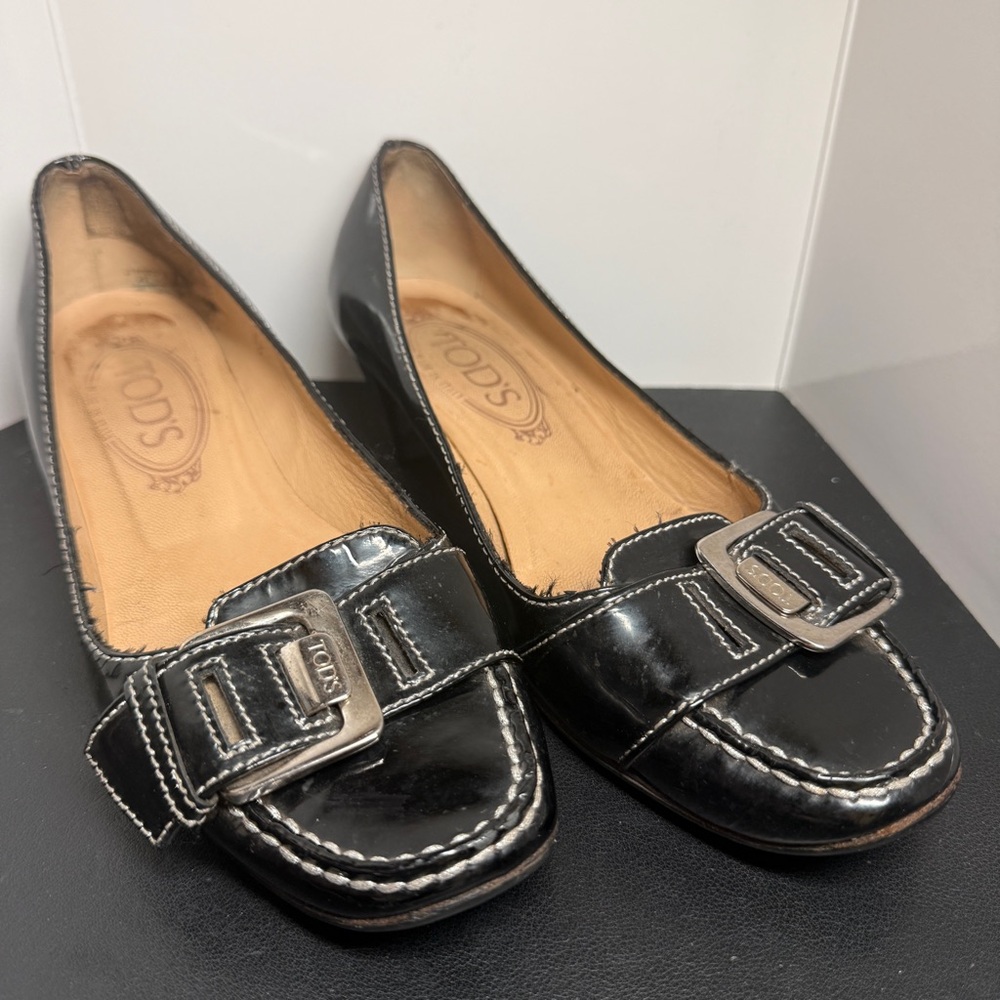 Tod's Black Buckle Women's Patent Leather Kitten Heel Loafer Shoes Size 5.5